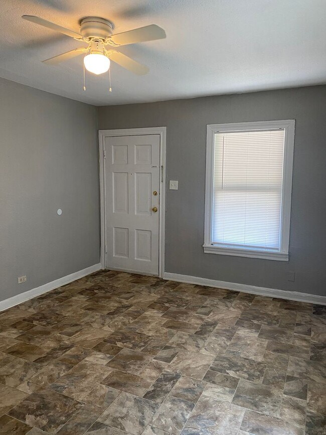 Building Photo - POINSETTIA DUPLEX