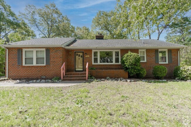 Building Photo - 7421 Dell Dr