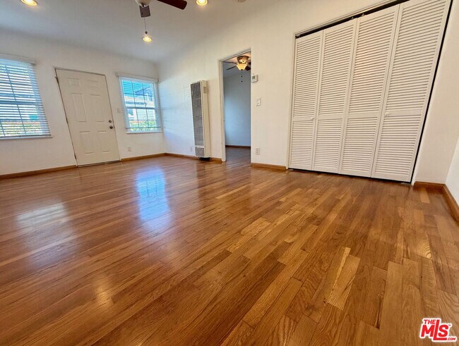 Building Photo - 2517 20th Ct