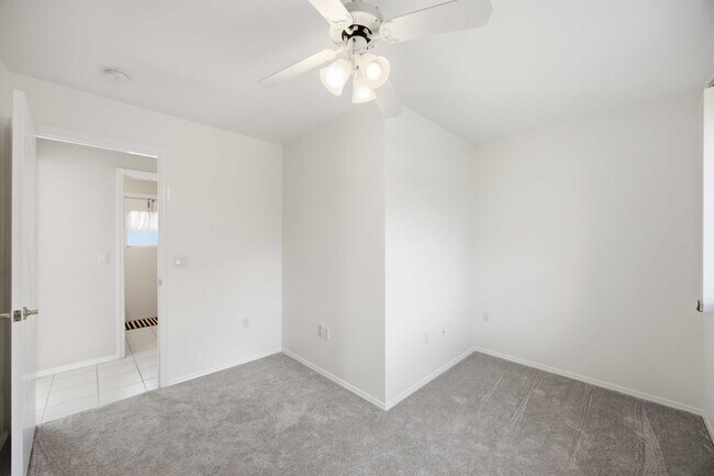 Building Photo - "Spacious 3-Bedroom Retreat with 2 Full Baths in Rotonda West Pinehurst!"