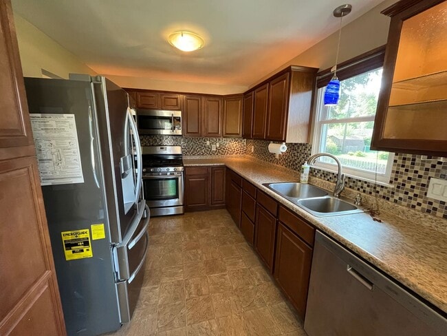 Building Photo - 3-bedroom, 1.5 bathroom unfurnished home in Saint Joseph