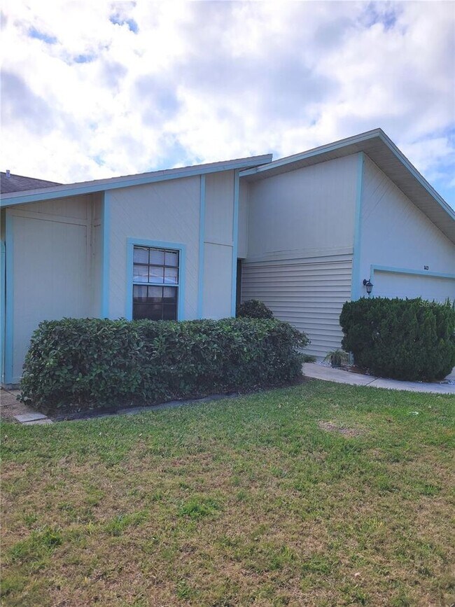 Building Photo - Home on the golf course