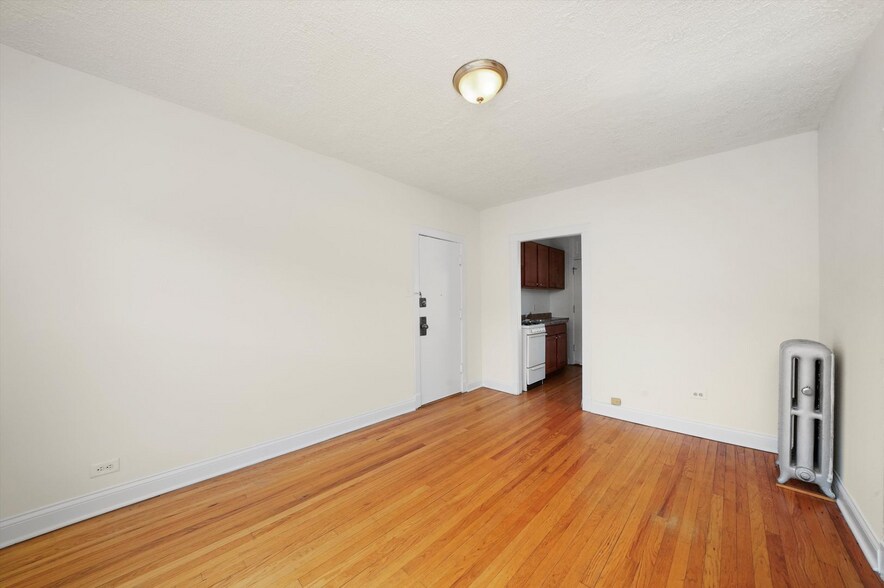 Building Photo - 2649 N Spaulding Ave