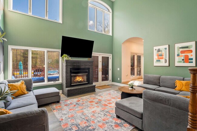 Building Photo - 1551 Wooded Acres Dr