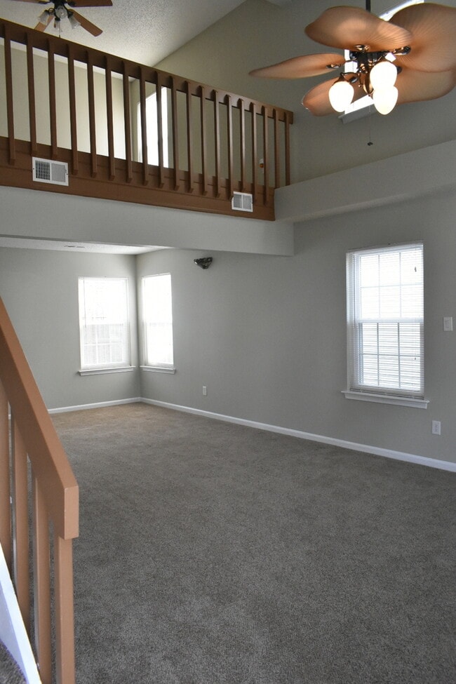 Building Photo - 2 Bedroom condo Minutes from Ft, Eustis