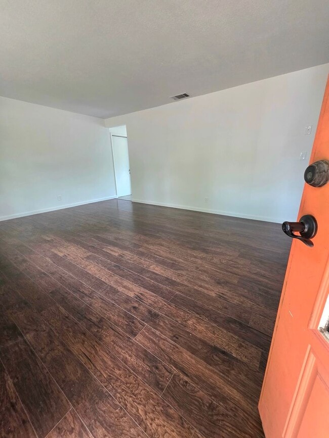 Building Photo - 3 BED/1 BATH LOCATED IN REDDING, CA