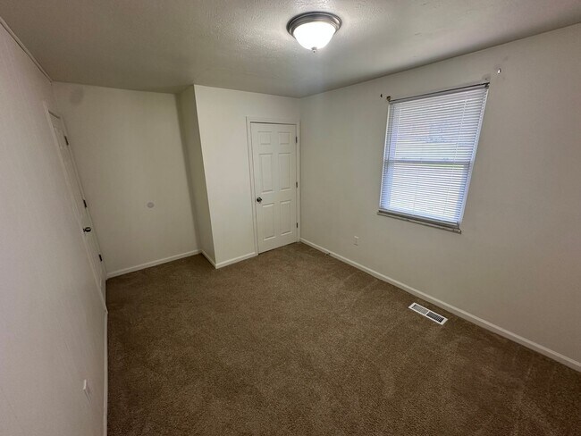 Building Photo - 3 BR HOME-BRIARWOOD SUBDIVISION