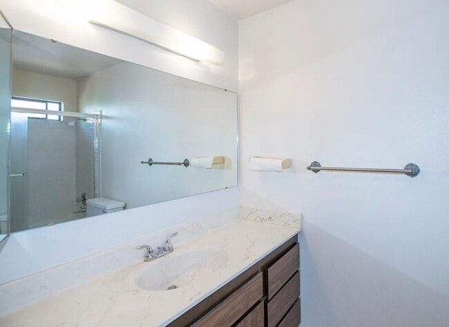 Building Photo - Condo in The Bluffs - Community Pool and Spa