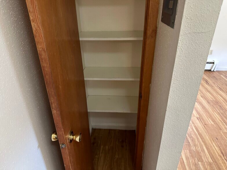 Building Photo - 926 James Ct