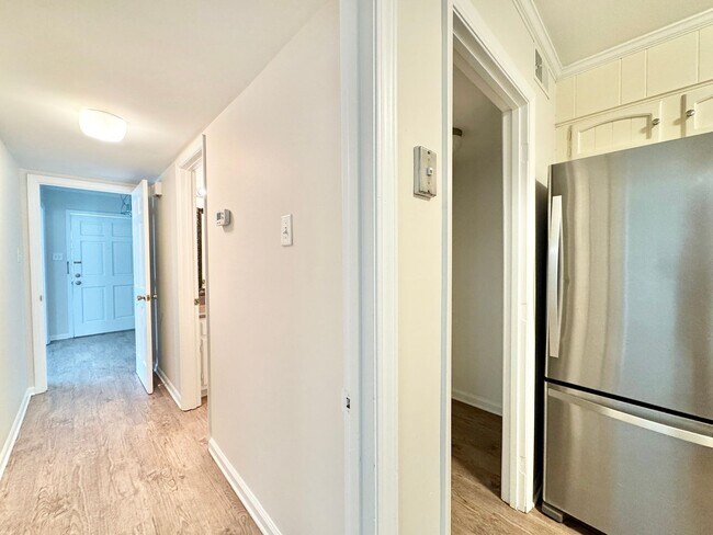 Building Photo - 5127 Lawndale Dr
