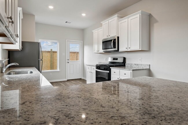 Building Photo - 15881 Berry Hl Dr
