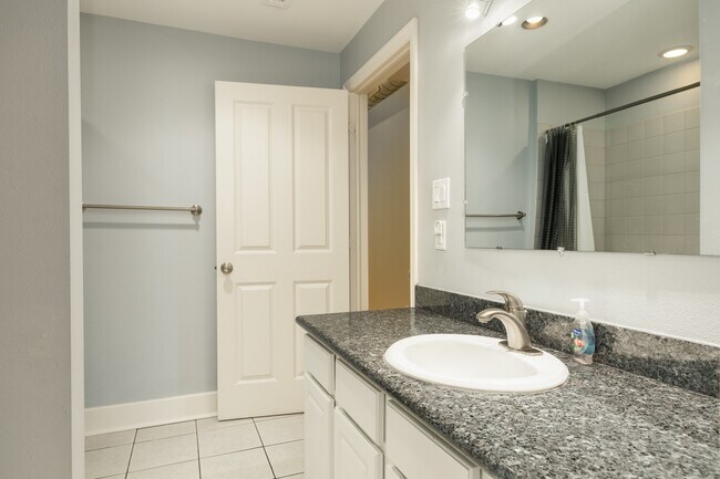 Building Photo - 104 Moody Ave