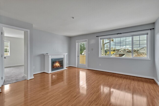 Building Photo - Perfectly Placed Condo In the Heart of Puyallup