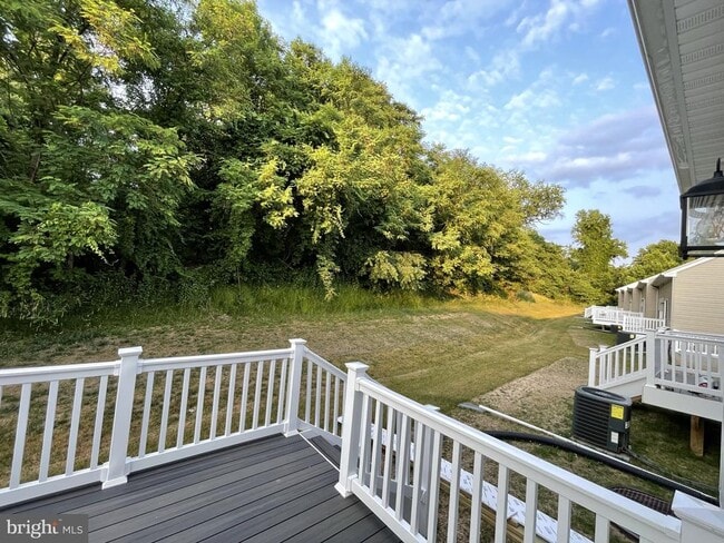 Building Photo - 113 Trails Way