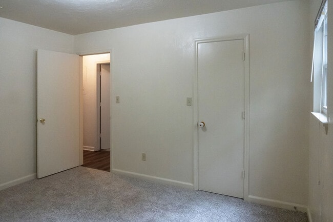 Building Photo - 1550 Live Oak Dr