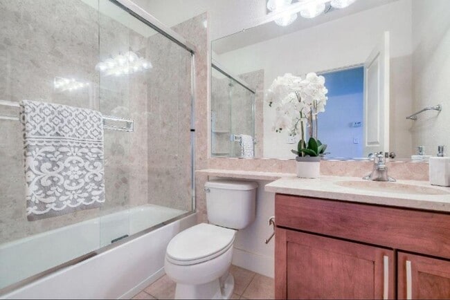 Building Photo - 405 Washington Square