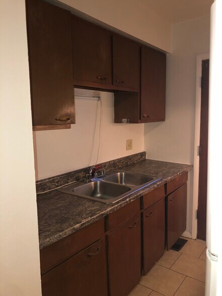 Kitchen - 4336 Fair Oaks Rd