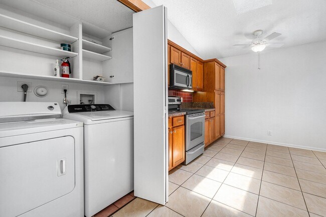 Building Photo - 4932 Boxwood Cir
