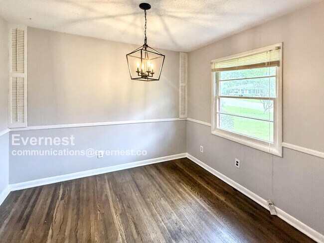 Building Photo - 304 Westwood Dr