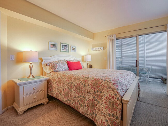 Building Photo - 5400 Jimmy Buffett Mem Hwy