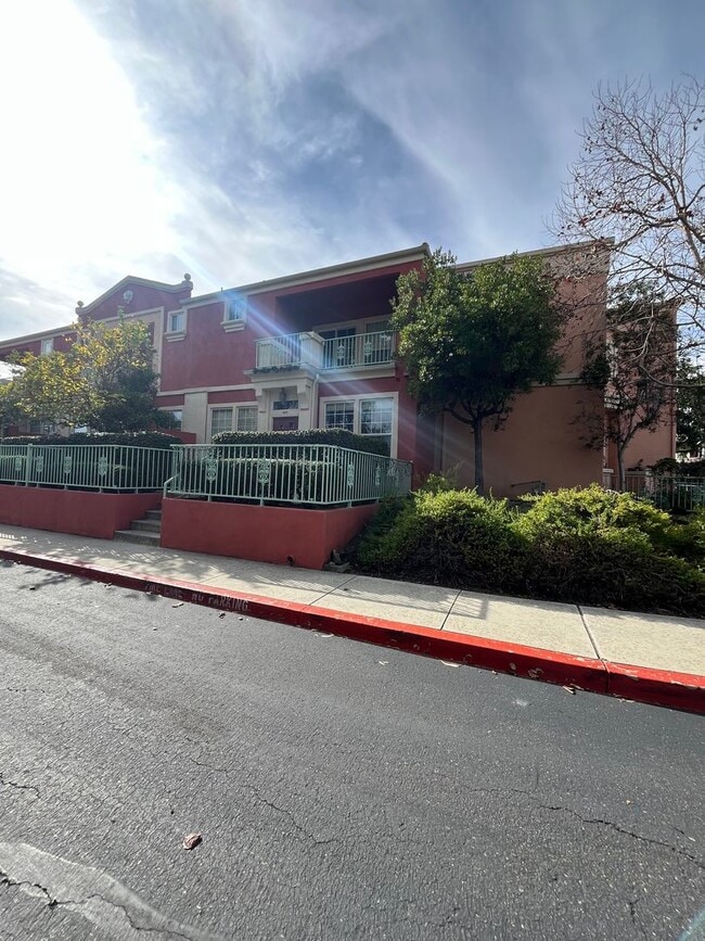 Building Photo - Groups Welcome! Nice Quiet Community One mile to downtown SLO