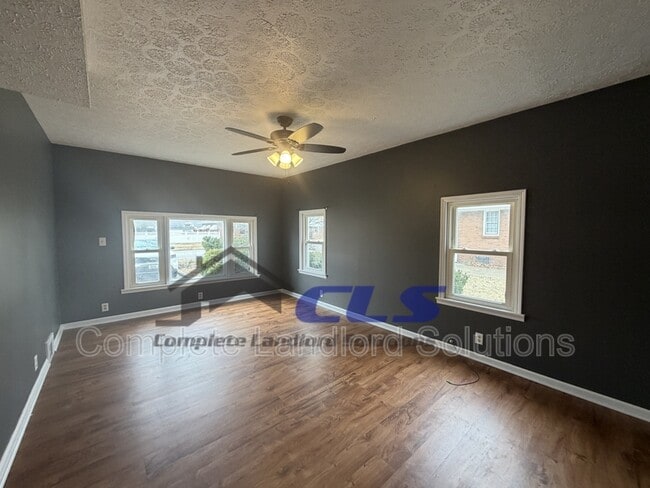 Building Photo - 2116 Poplar St