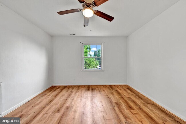 Building Photo - 811 Seagrove Rd