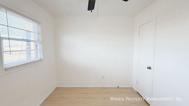 Building Photo - 5005 Avenue W