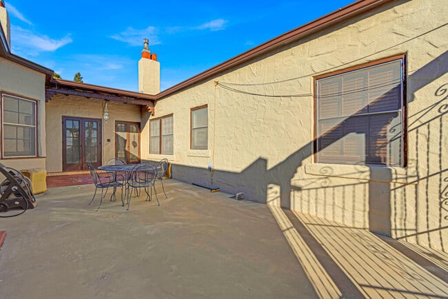 Building Photo - 2708 Richmond Ave