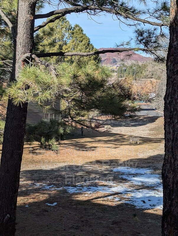 Building Photo - 5701 N Villa Cir