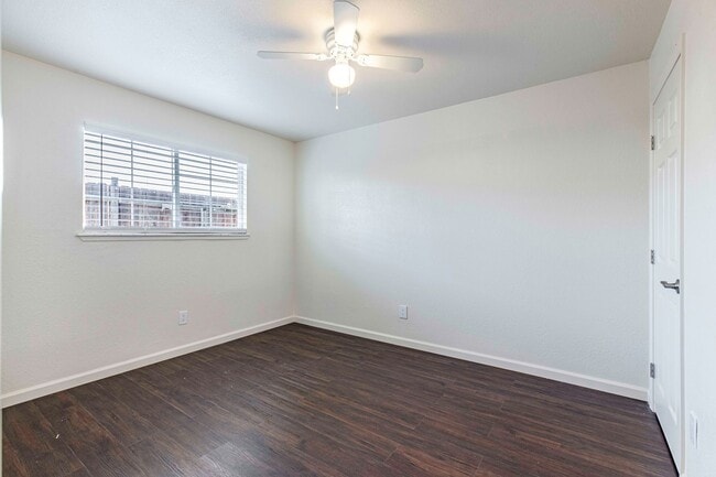 Building Photo - Spacious 2 bedroom / 1 bath renovated home...
