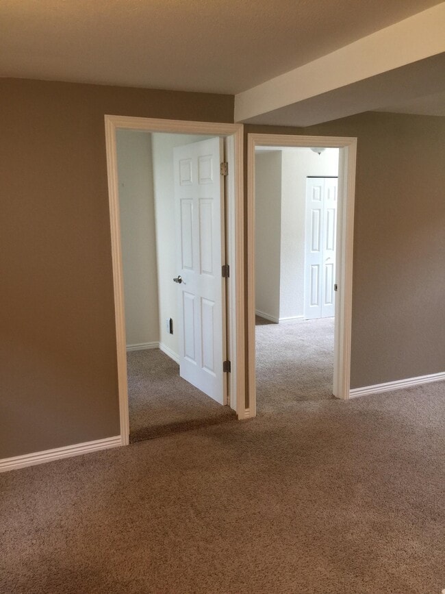 Building Photo - 309 Cantril St