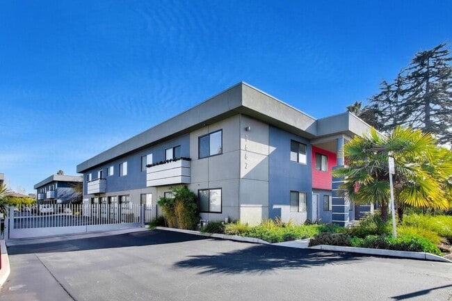 Building Photo - 1662 Hollenbeck Ave