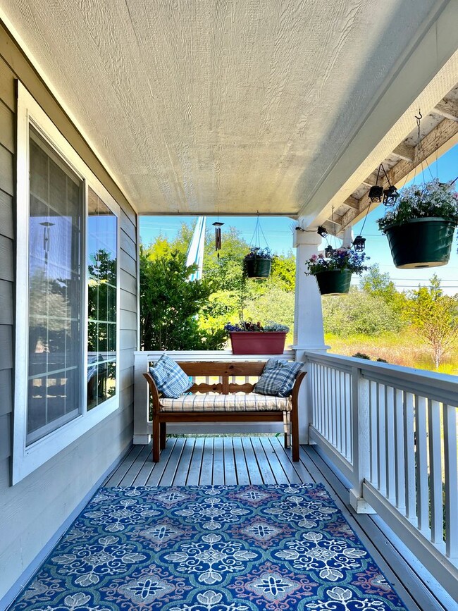 Building Photo - Peaceful Hansville Home with Plenty of Room