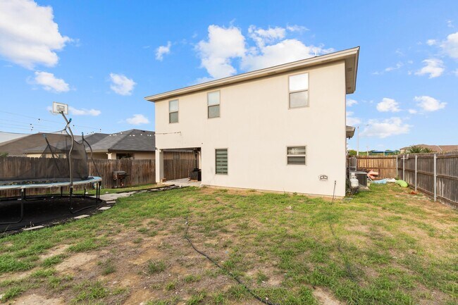 Building Photo - 5418 Travesia Ct
