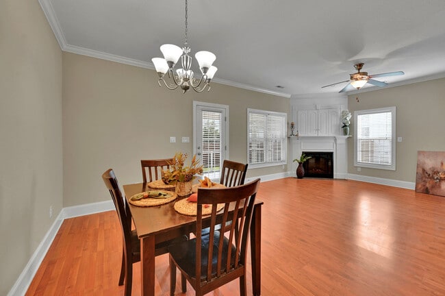 Building Photo - 2401 Dovedale Ct