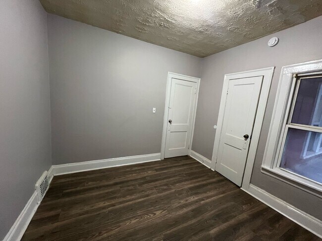Building Photo - 3362 E 145th St