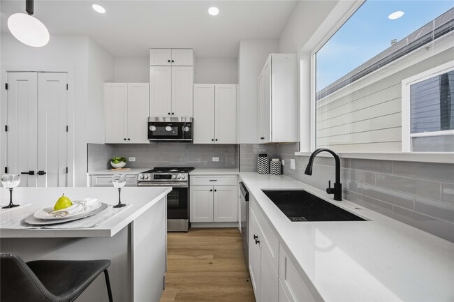 Building Photo - 2012 Yates St