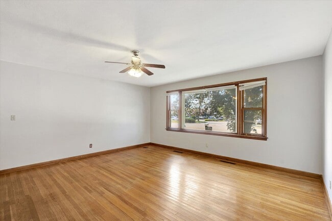 Building Photo - 2 BED / 1 BATH HOUSE IN CENTRAL CHAMPAIGN ...