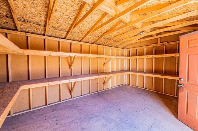 Building Photo - 624 Adams St NE