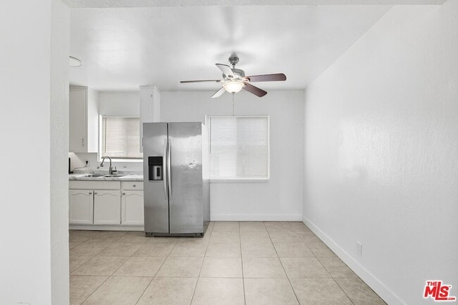 Building Photo - 959 S Soto St
