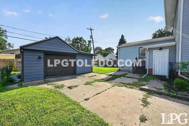 Building Photo - 2849 W Laskey Rd