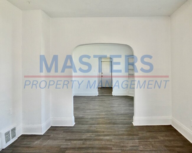 Building Photo - Charming Toledo Rental with Spacious Layout & Convenient Location