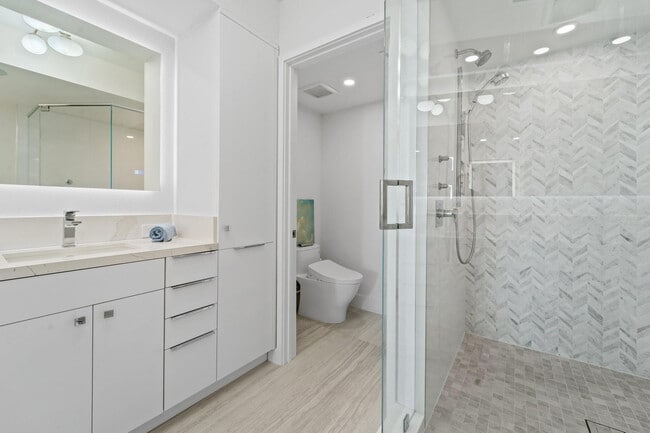 Building Photo - 3100 N Ocean Blvd