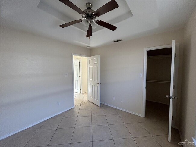 Building Photo - 14 West Dr