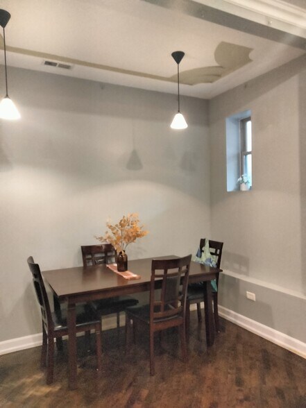WG Dining area - 1618 S Washtenaw Ave