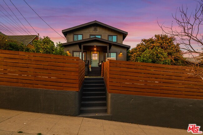 Building Photo - 2217 Scott Ave