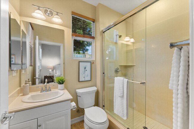 Building Photo - Single-Level 4BD Coastal Home in Prime Encinitas Location