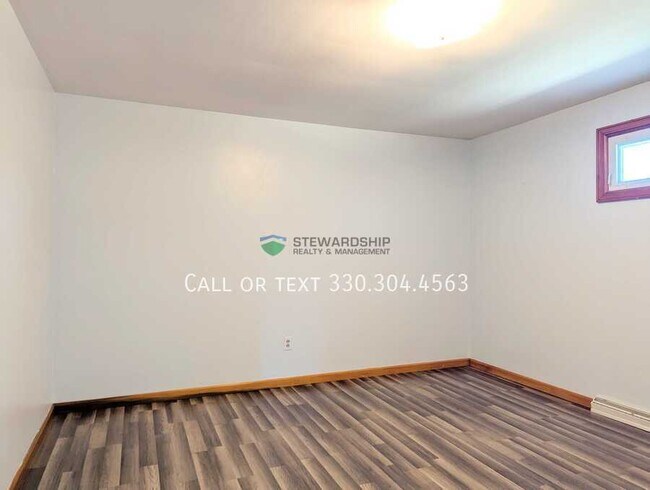 Building Photo - 1060 Richard Ave SW