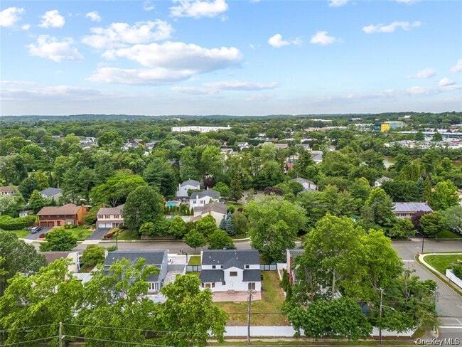 Building Photo - 26 Roseanne Dr